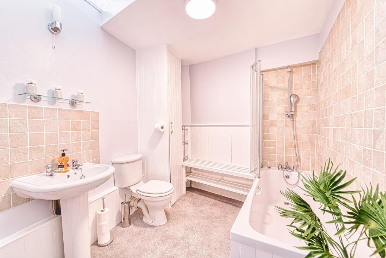 The Stylish Gem Of Bath - Football Table - Sleeps 10 Luaran gambar